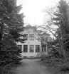 Rundelsgatan 1 (villa Wauxhall) i Linköping, en rest av de få ursprungliga hus som ännu består i stadsdelen Hejdegårdens östra del. Uppfört 1913. Foto 1952.