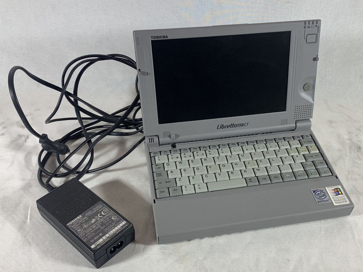 Toshiba Libretto 110CT er en kompakt, bærbar datamaskin fra slutten av 1990-tallet, kjent for sin lille formfaktor og portabilitet. Den har et tastatur, innebygd skjerm, og kommer med en original strømadapter. Skjermen er plassert på innsiden av et sammenleggbart lokk. Modellen er utstyrt med Windows 98, som indikeres av et klistremerke på forsiden av maskinen.

Datamaskinen er brukt på Zeppelin møterom, Kings Bay, Ny-Ålesund Svalbard, og skal ha vært brukt rundt 1998. 