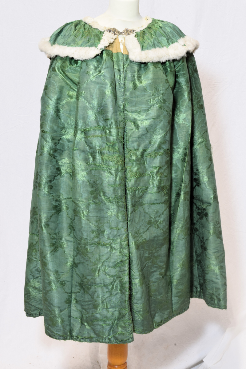 langsgående striper; blomstergrener. 