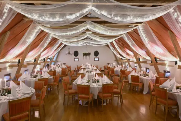 Dekkede bord til julebord på Bogstad gård.