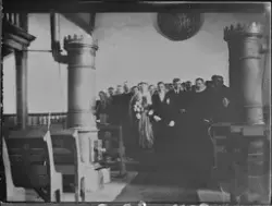 Brudepar, prest og gjester i Ørland kirke