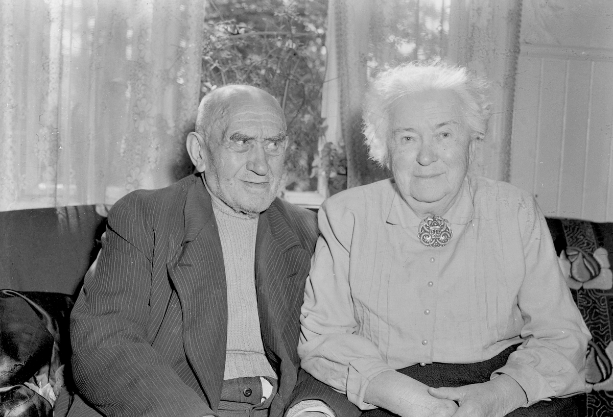 Karl Emil Larsen og fru Gudrun feirer gullbryllup