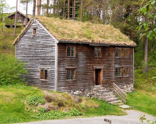 Den første skulen på Sunnmøre