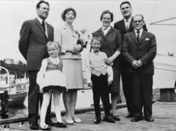 Familien Majala og Hugo Nielsen ved dåp og overlevering av M