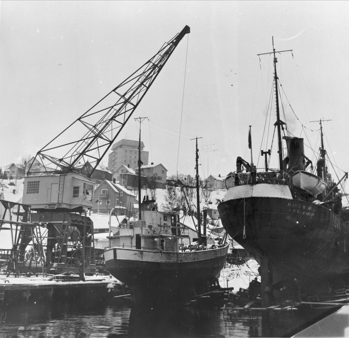 Den tyske tråleren M/S "Hans Homann" av Bremerhaven på slippen hos ESN i Samasjøen.