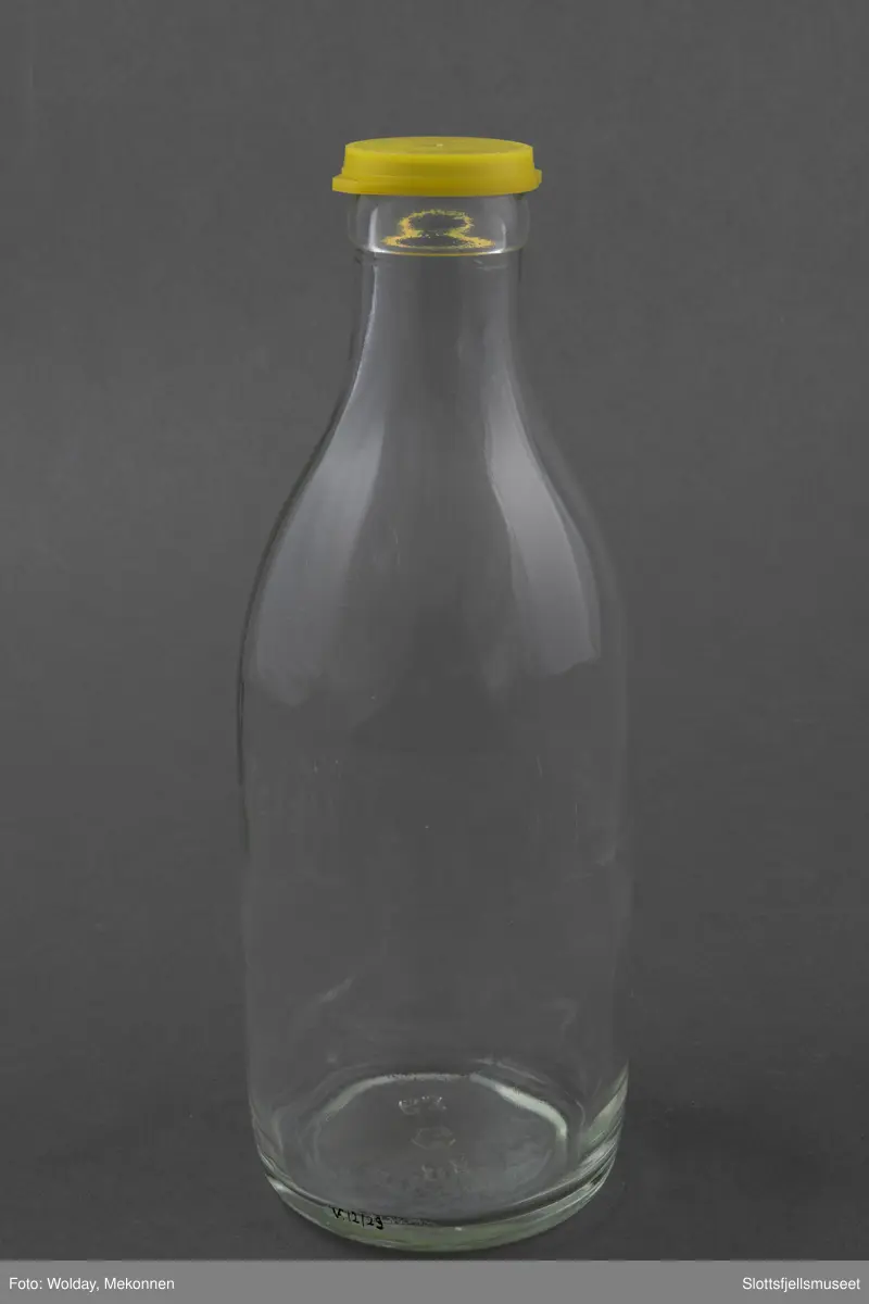 Melkeflaske med kork. Ufarget glass
