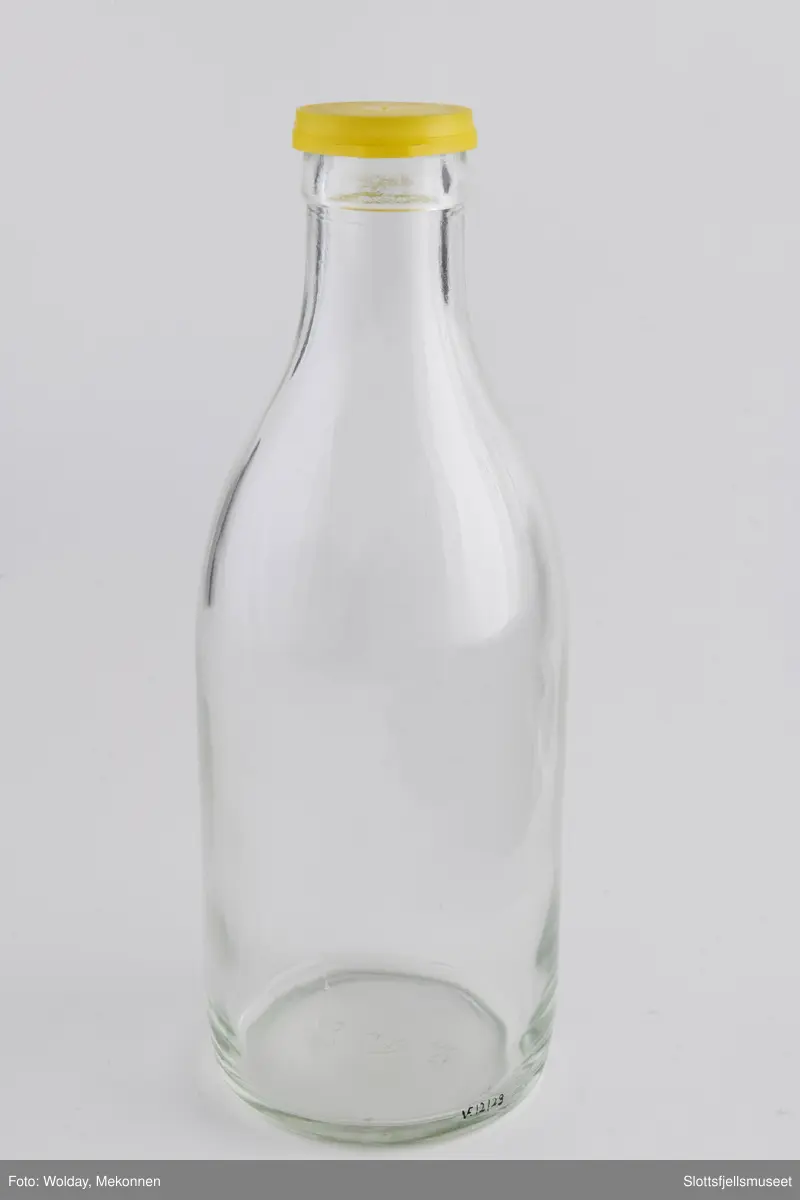 Melkeflaske med kork. Ufarget glass