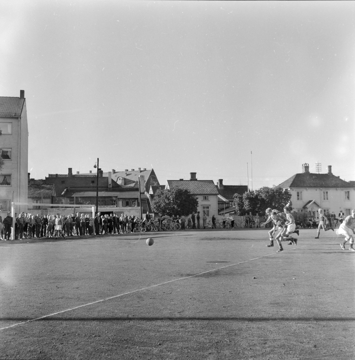 Fotballkamp i skolecupen på Buran