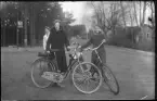 Kvinnor med cyklar