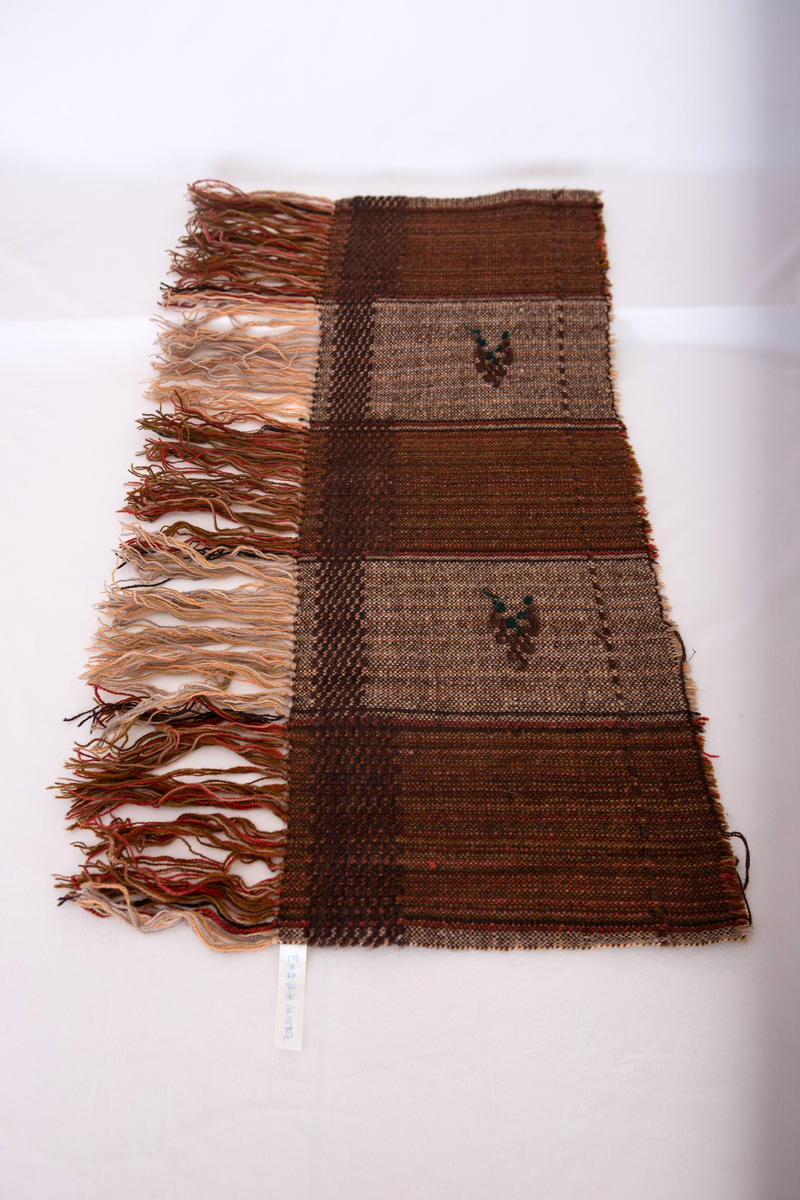 Epok 2
Tuskaft med mönsterbårder och inplock

Reg. av: R.J. (Ruth Jonsson), I.P. (Ingegerd Persson)
