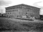 Folkskoleseminariet i Linköping under uppförande 1926. Den utlysta arkitekttävlingen hade vunnits av Ture Ryberg från Stockholm och byggnaden gavs tydlig prägel av arkitektens vurm för tjugotalsklassicismens formspråk.