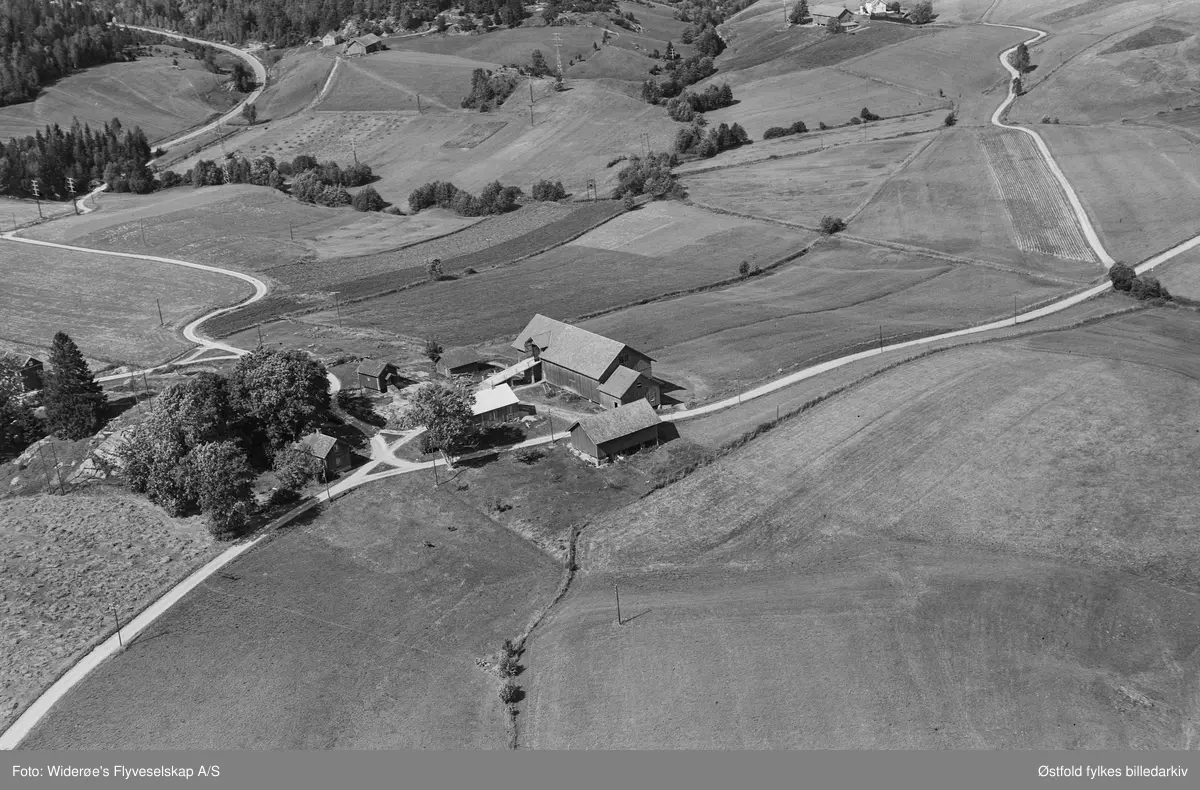 Oversiktsbilde over Bøe gårdsbruk i Varteig 1953.