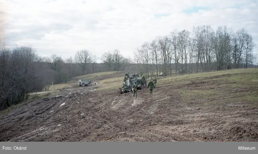 Pansarbandvagn 302 med minläggare.