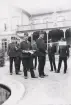 Några officerare roar sig i den lilla parken framför den s.k. Officersborgen på Kronobergs hed.
Ca 1905.