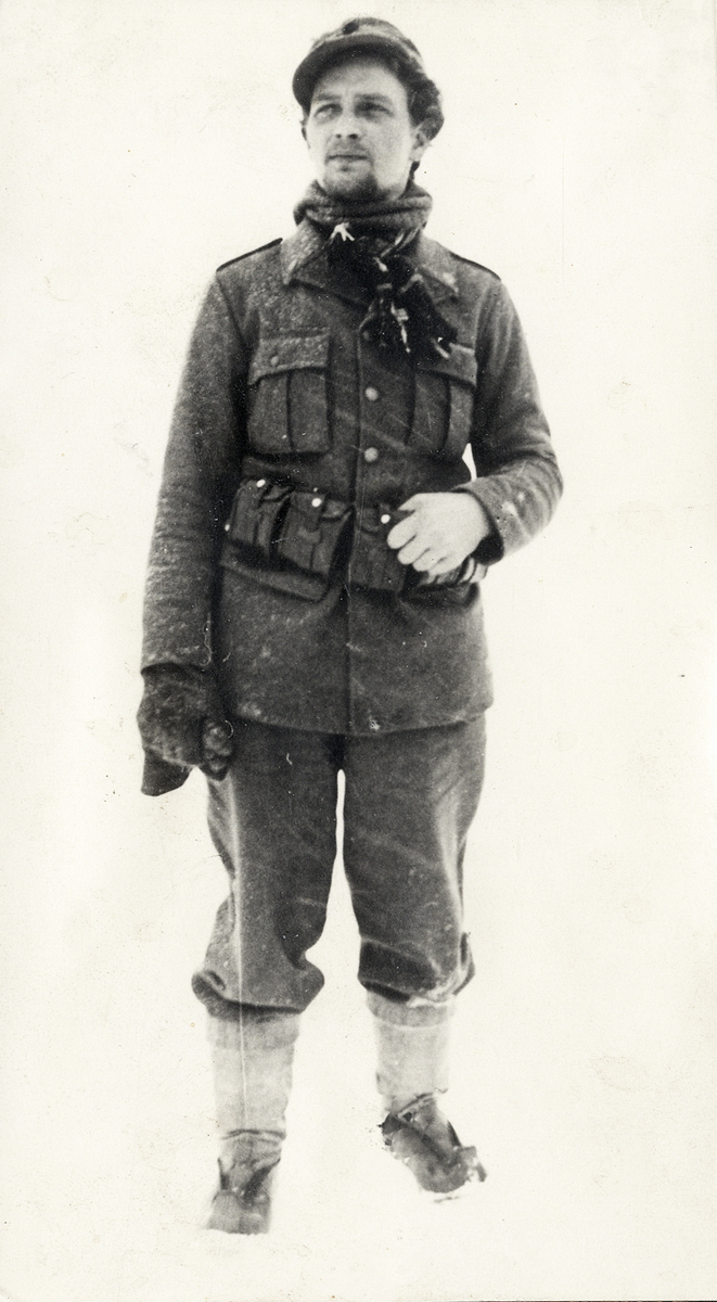 En okänd soldat. Fotot trol. taget under finska vinterkriget 1939-40 eller
fortsättningskriget 1941-44.