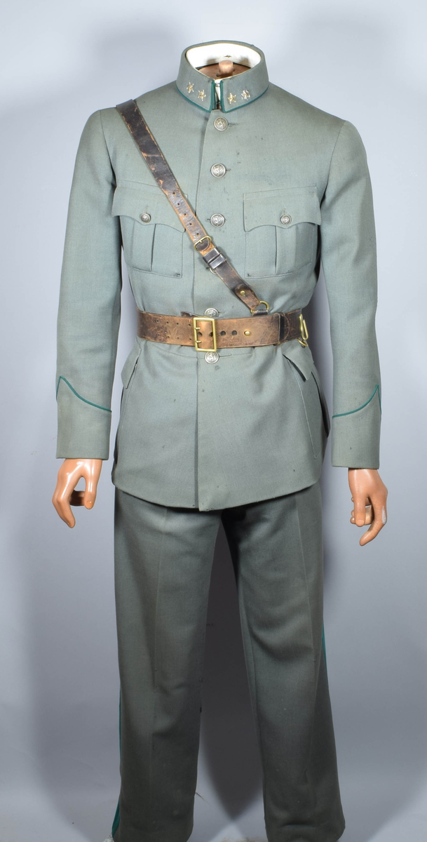 Norsk hæruniform til en løyntnant fra Kristiansand.