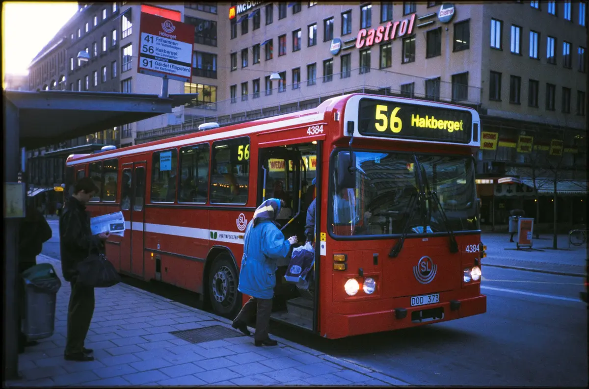Buss vid hållplats Hötorget år 1991