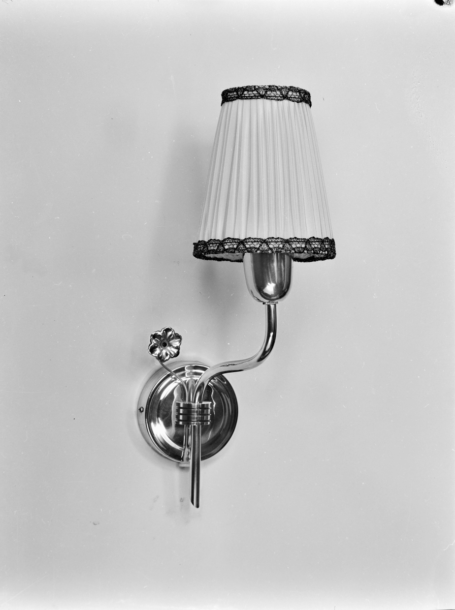 Lamper for interiør og eksteriør for E. Fjeldseth