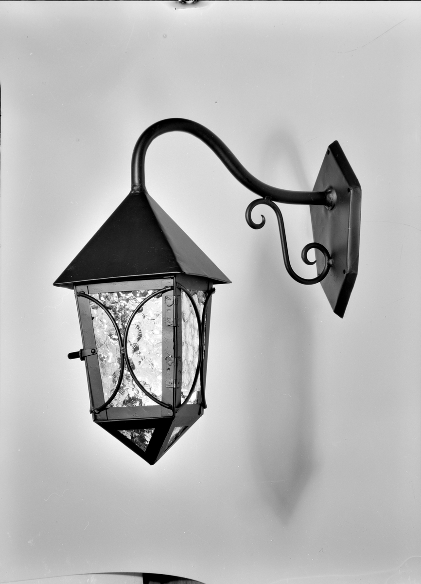 Lamper for interiør og eksteriør for E. Fjeldseth