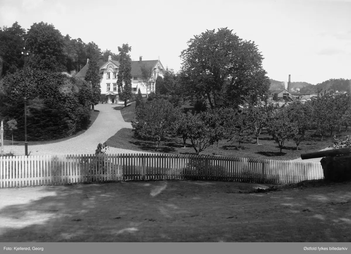 Arendal 1910. Gimle gård, Hisøy, Arendal, med Gimle dampsag på Sagholmen. Gimle var landsted for Kallevigfamilien i Arendal.