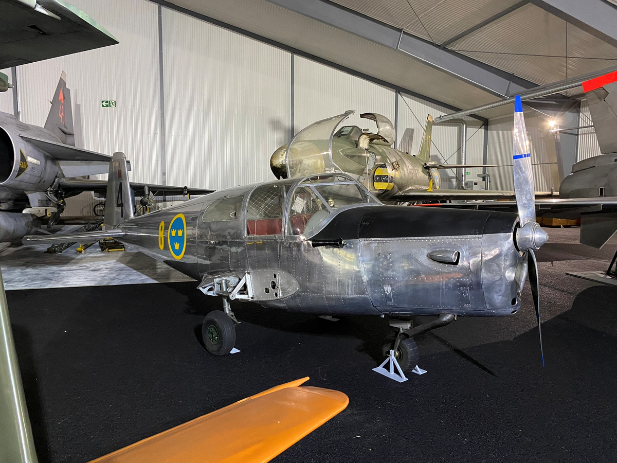 Transportflygplan, Tp 91
Saab 91 Safir

Märkning: På bakkroppen kronmärke och flottiljnummer 8; på fenan kodsiffra 4.