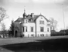 Asklundska villan utefter Hamngatan i Linköping. Byggnaden stod klar 1894, uppförd efter ritningar av P A Löfgren och Gustaf Paulsson. Foto från tiden.