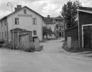 Miljön vid Färgaregatans ände mot Östra Strandpromenaden i Linköping. Foto 1967 kort före de uttjänta husen revs för att ge plats för ny villa- och radhusbebyggelse.