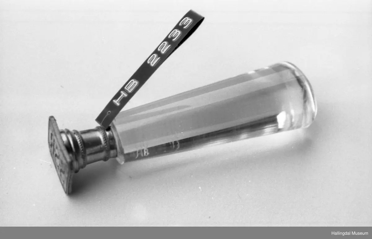 Signetstempel med glasskaft. S.S.R. lengde 9 cm.