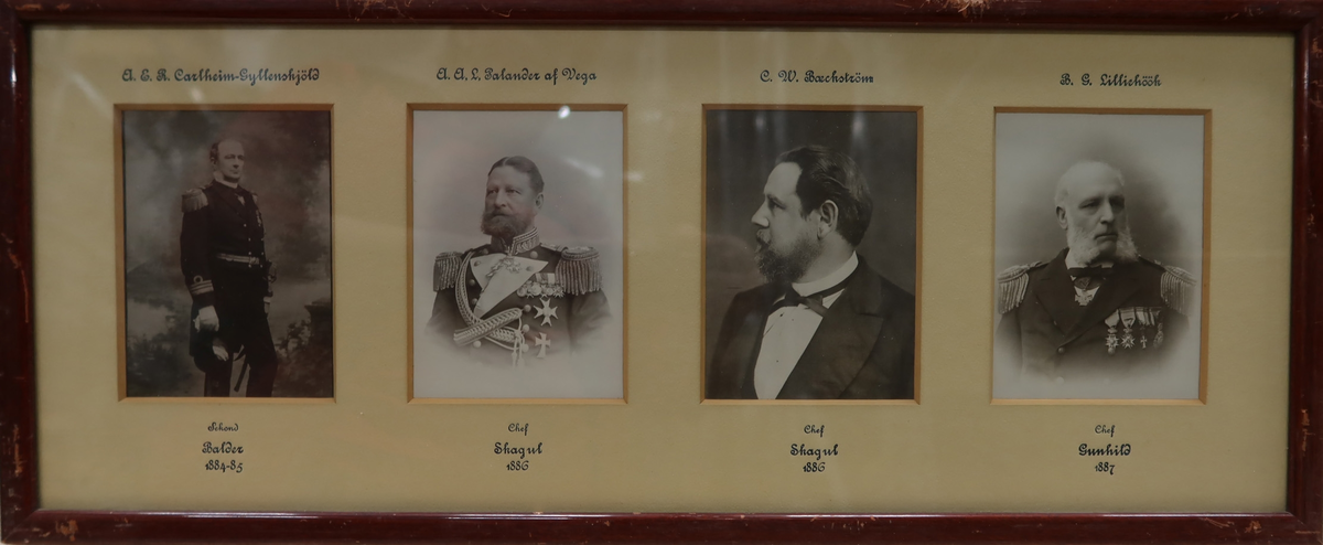 A.E.R. Carlheim- Gyllensköld 1841,  A.A.L. Palander af Vega 1886, C.W. Baeckström 1886 samt B. Lilliehöök 1887.
Lik Ö 4568

Ram: Brun