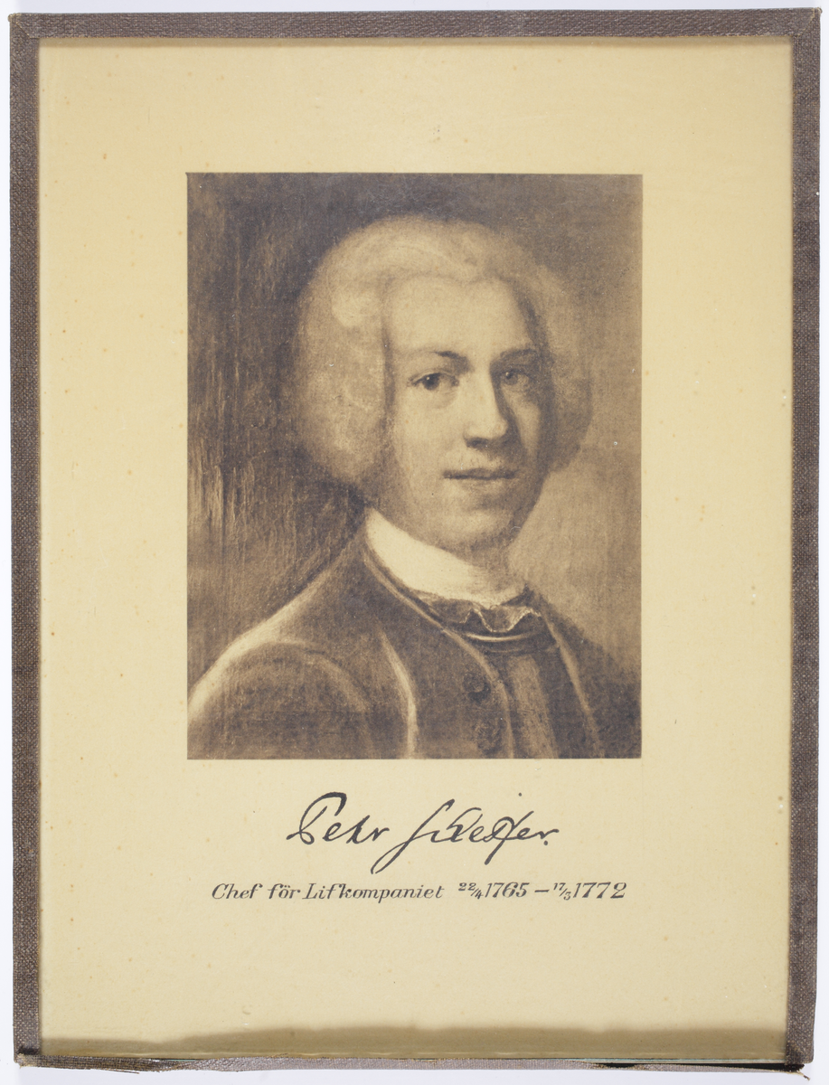 En man i 1700-talsuniform med harnesk och vitpudrad peruk.
Friherre Per Scheffer, överste Kungl. Kronobergs regemente 1765-1772.