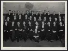 Bilden visar sjömän i civila kläder samlat för en gruppfoto under MUCK firandet 1934.