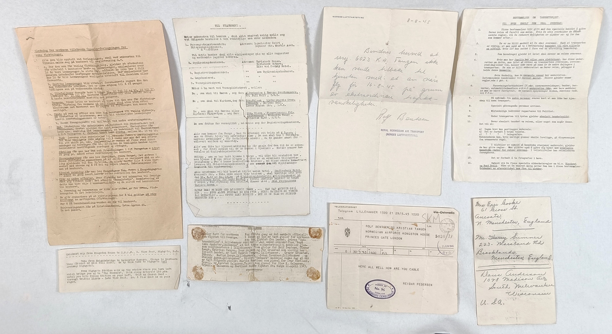 Flere militære dokumenter fra hans tjeneste, 12 stk. Blant annet hilsen fra kong Haakon, gradueringsprogram og program for gudstjeneste.