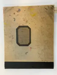 Grå skissebok med svart rygg [Tegning]