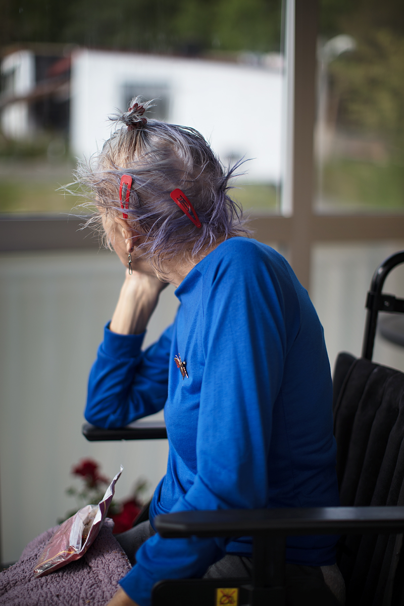 Then and In Between Now #Red hair clips and blue jumper [C-type print]