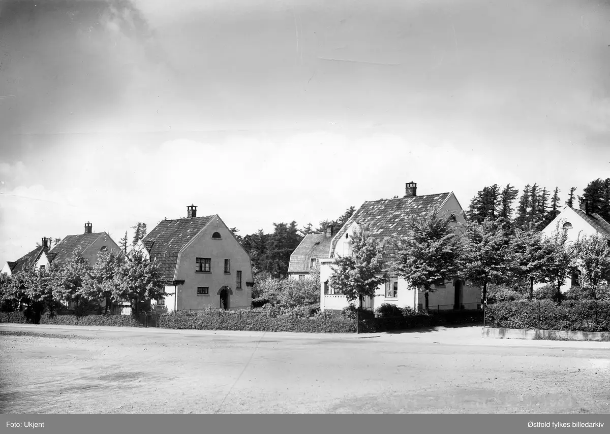 "Ny-Frankrike", boliger til  Borregaard, Oscar Pedersens vei, Sarpsborg, bygd like før 1920. Arkitekt Th. Bjørnstad.