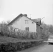 Risbrinksvägen 32 i stadsdelen Hejdegården i Linköping. Dokumenterad av Östergötlands museum 1968, kort före rivning.