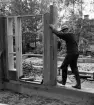 Montering av ytongstav
Exteriör. Konstruktion av villa i Tureberg, man som monterar ytongstav
