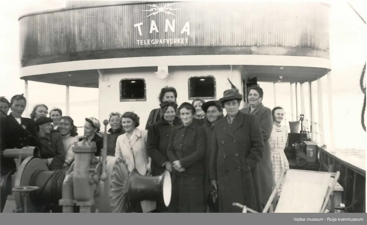 Sanitetskvinner ombord i telegrafbåten Tana telegrafverket. Ca 1946-1950 
