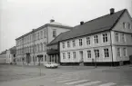 Kv Magistern, Östra Sjögatan - Storgatan. Gamla läroverket & Nelsonska fastigheten, från Stortorget.