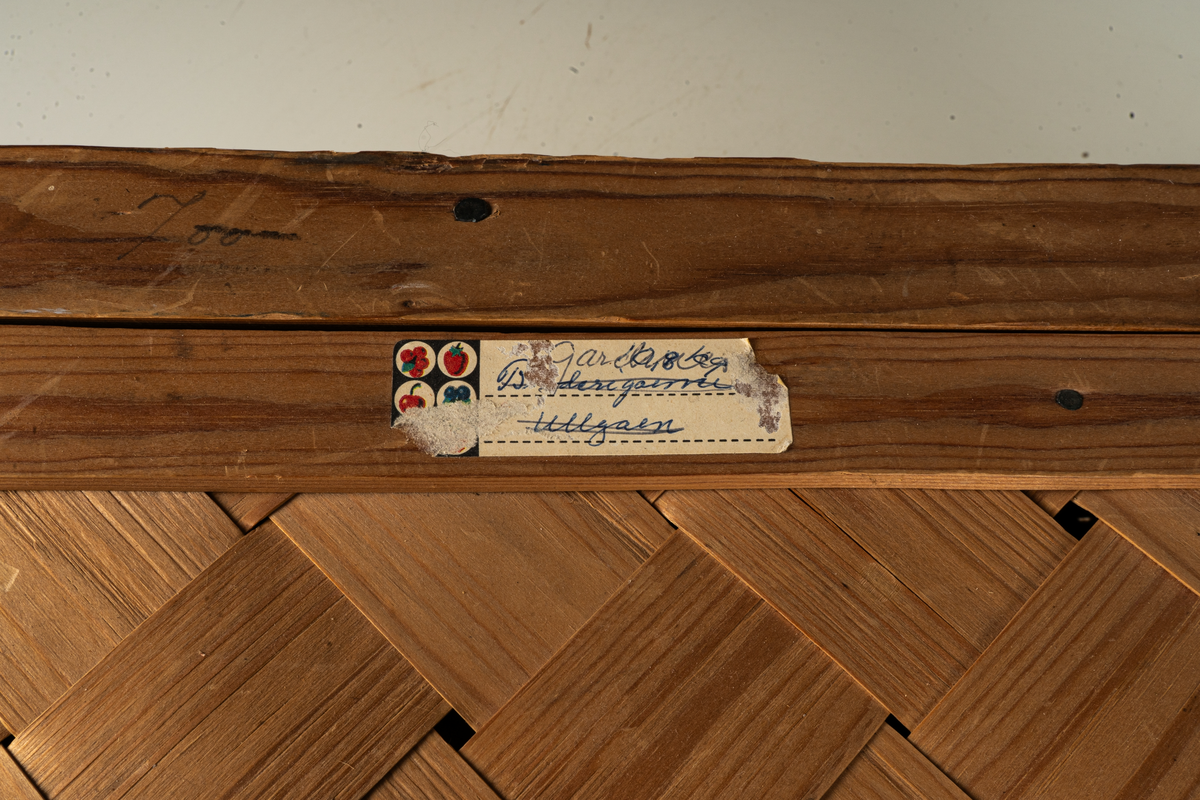 Stor spånkorg/koffert. Har tillhört Hedvig Ulfsparre.