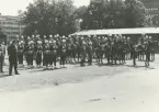 K 1 övar kortegevägen inför kungabröllopet den 18 juni 1976. Uppställning på gården under förberedelserna.