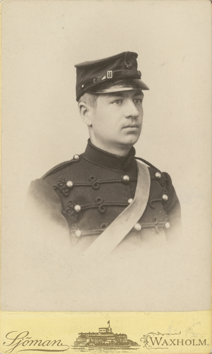 Porträttfoto av en man i artilleriuniform, Vaxholm.