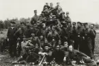 Gruppbild med soldater.