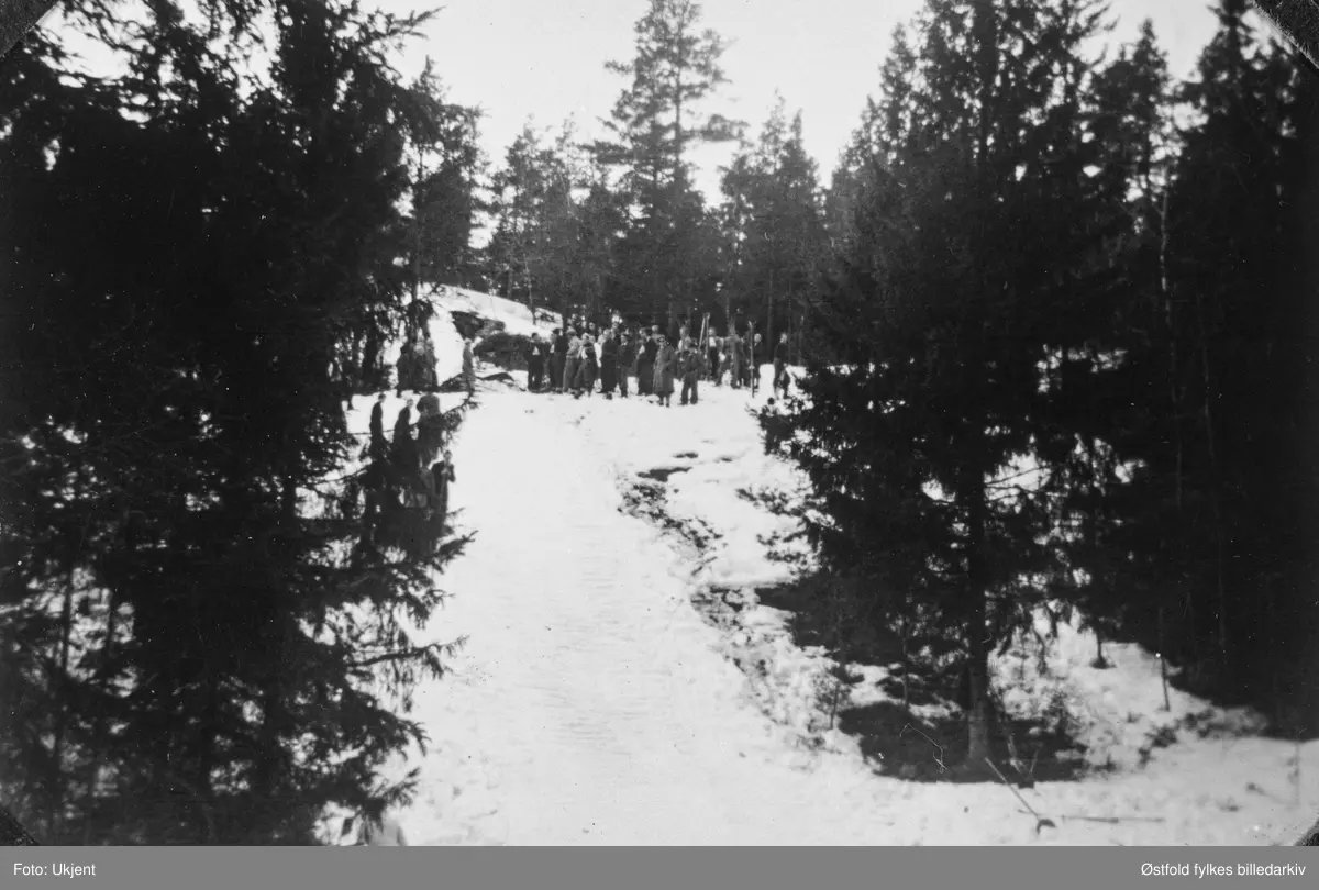 Belsby-bakken, hoppbakke  i Varteig, fotografert 14. mars 1948. Hoppbakken var i provisorisk bruk.