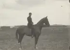 Man poserar på häst, OS i Antwerpen 1920.