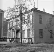 Gårdsmiljön vid Djurgårdsgatan 25 i Linköping. Foto 1974.