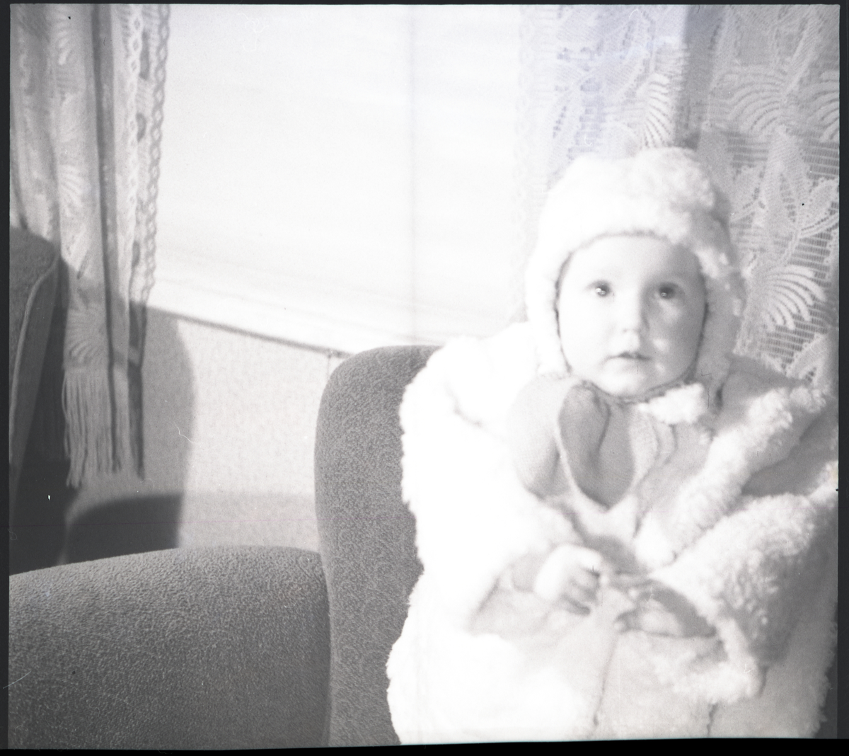 Babyportrett, ukjent person. Antageligvis tatt på 1950-tallet.

Påskrift på konvolutt negativet lå i: 33