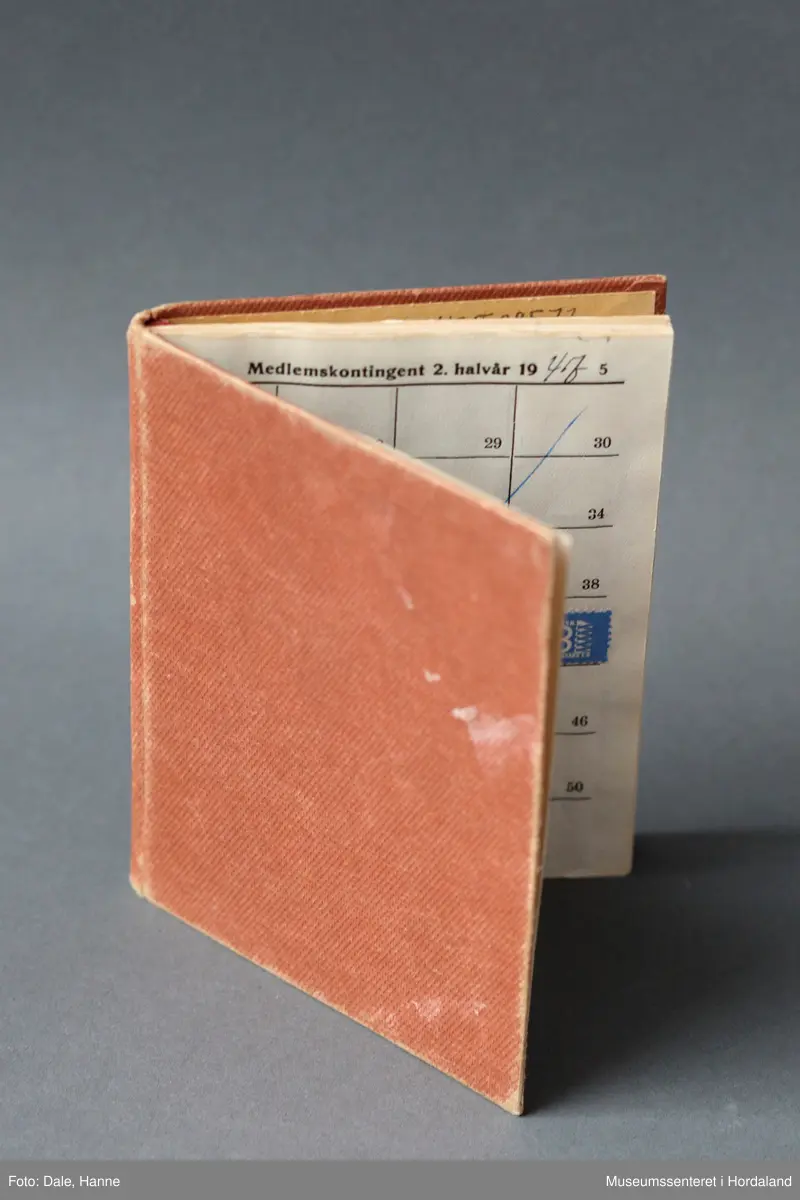 Medlemsbok i Norsk bekledningsarbeiderforbund.