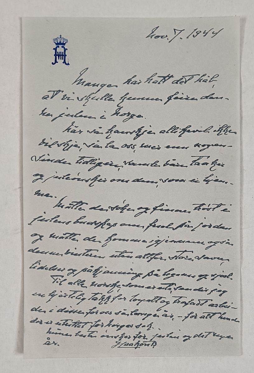 Flere militære dokumenter fra hans tjeneste, 12 stk. Blant annet hilsen fra kong Haakon, gradueringsprogram og program for gudstjeneste.