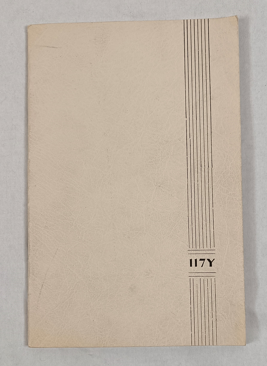 Flere militære dokumenter fra hans tjeneste, 12 stk. Blant annet hilsen fra kong Haakon, gradueringsprogram og program for gudstjeneste.